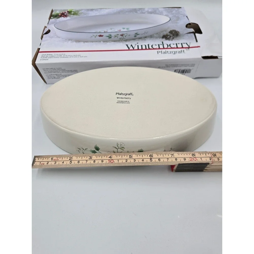 Pfaltzgraff Winterberry Oval Baker 11 x 6.5 Stoneware Holiday Holly 5159539 NEW